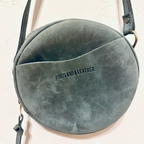 Portland Leather Goods Circle Crossbody Bag Storm Gray/ Blue EUC - Picture 2 of 6